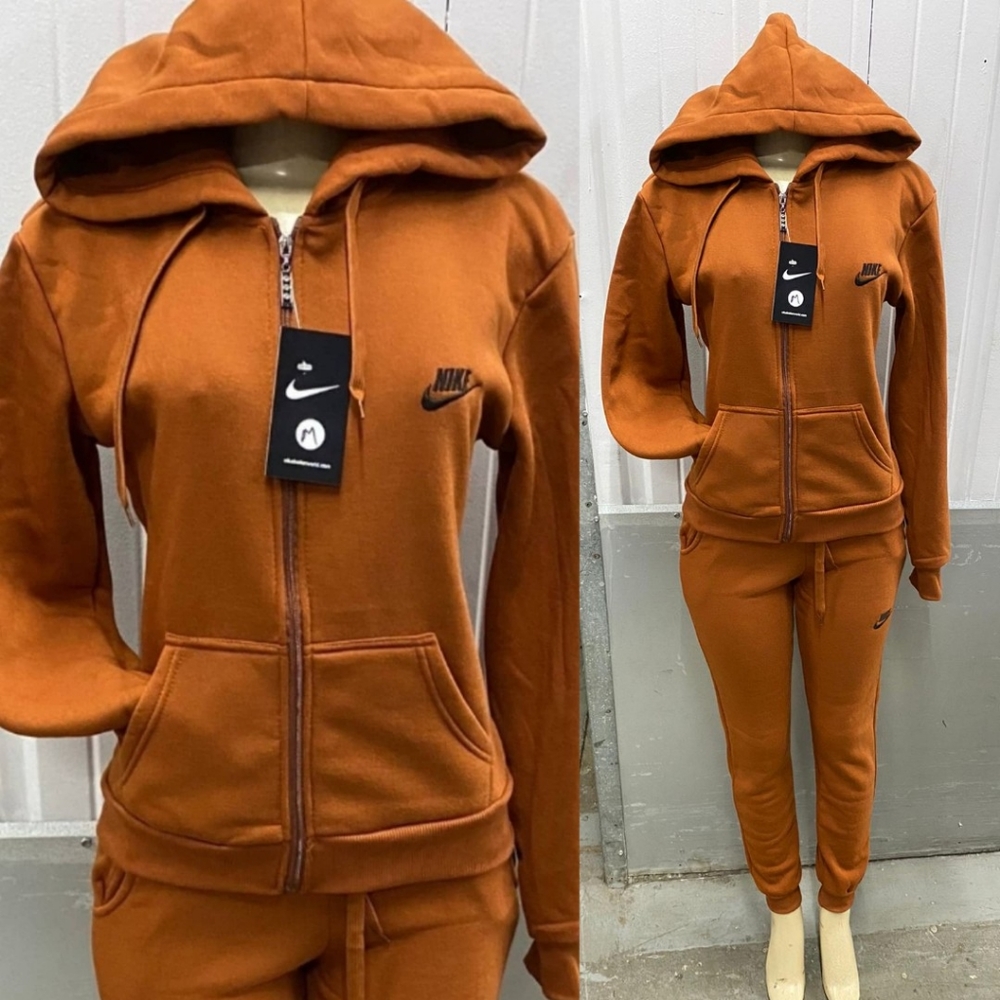 Nike Women's Jogger - Fall Autumn 🍂 worn once…fit too tight for me